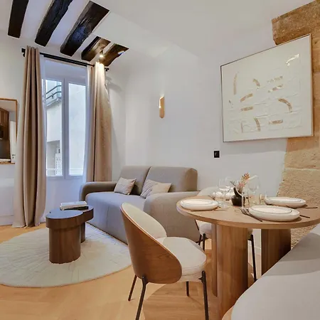 Elegant Comfort In The Heart Of Paris-notre Dame Parigi